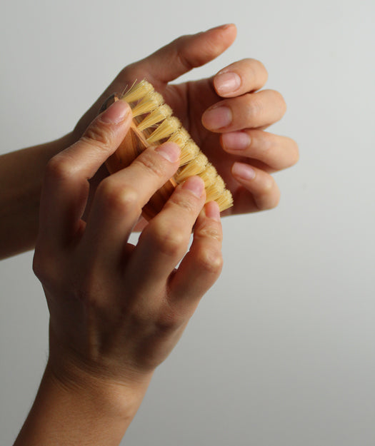 Cepillo vegano de Madera para uñas | Fingro