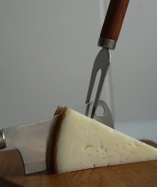 Tabla de quesos y cuchillo+tenedor | Invito