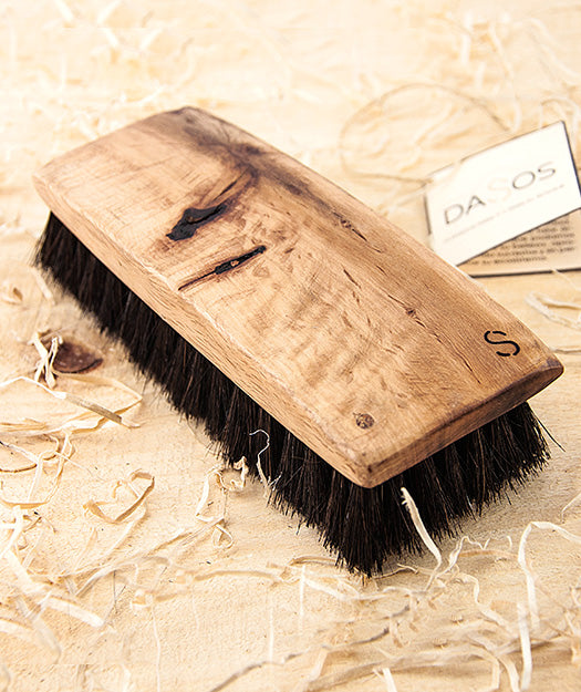 Cepillo para calzado de madera de encina