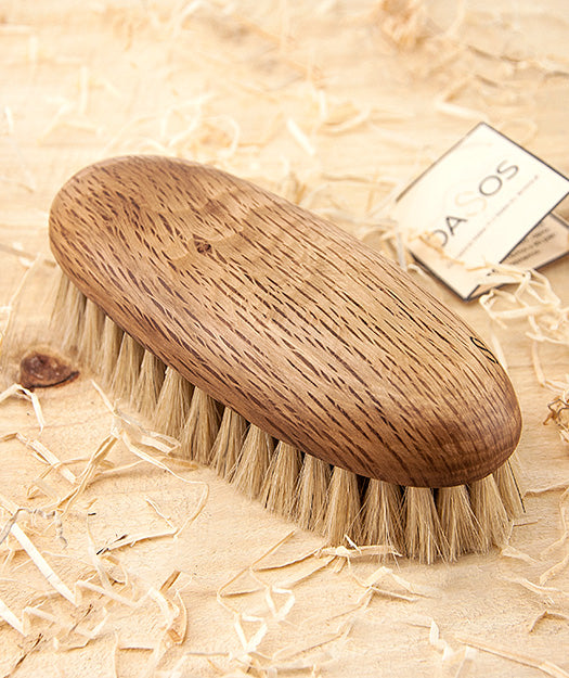 Cepillo de madera de encina para ropa