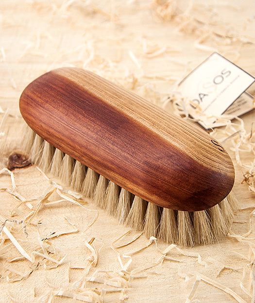 Cepillo de madera de sabina para ropa