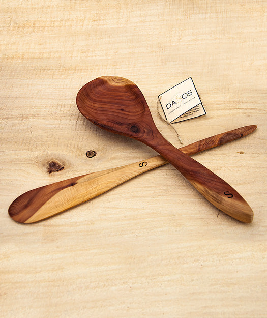 Paleta y cucharón de cocina hechas a mano en madera de sabina