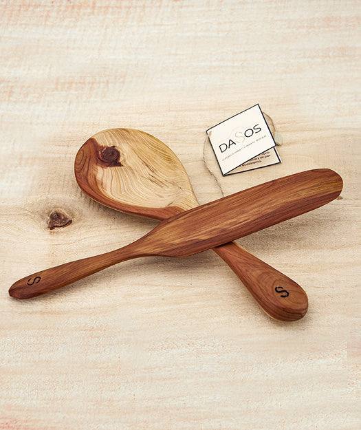 Paleta y cuchara de cocina hechas a mano en madera de sabina