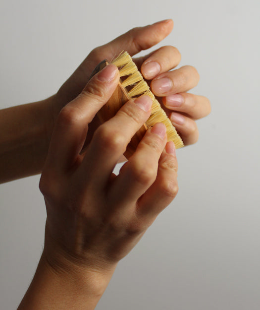 Cepillo vegano de Madera para uñas | Fingro