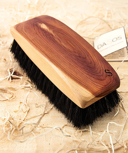 Cepillo para calzado de madera de sabina